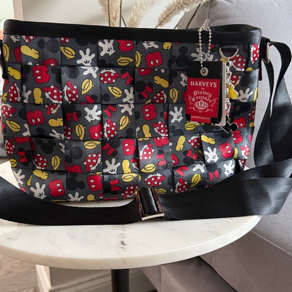 New Harvey's Seatbelt Mickey I Love You to Pieces Tote - Picture 3 of 11